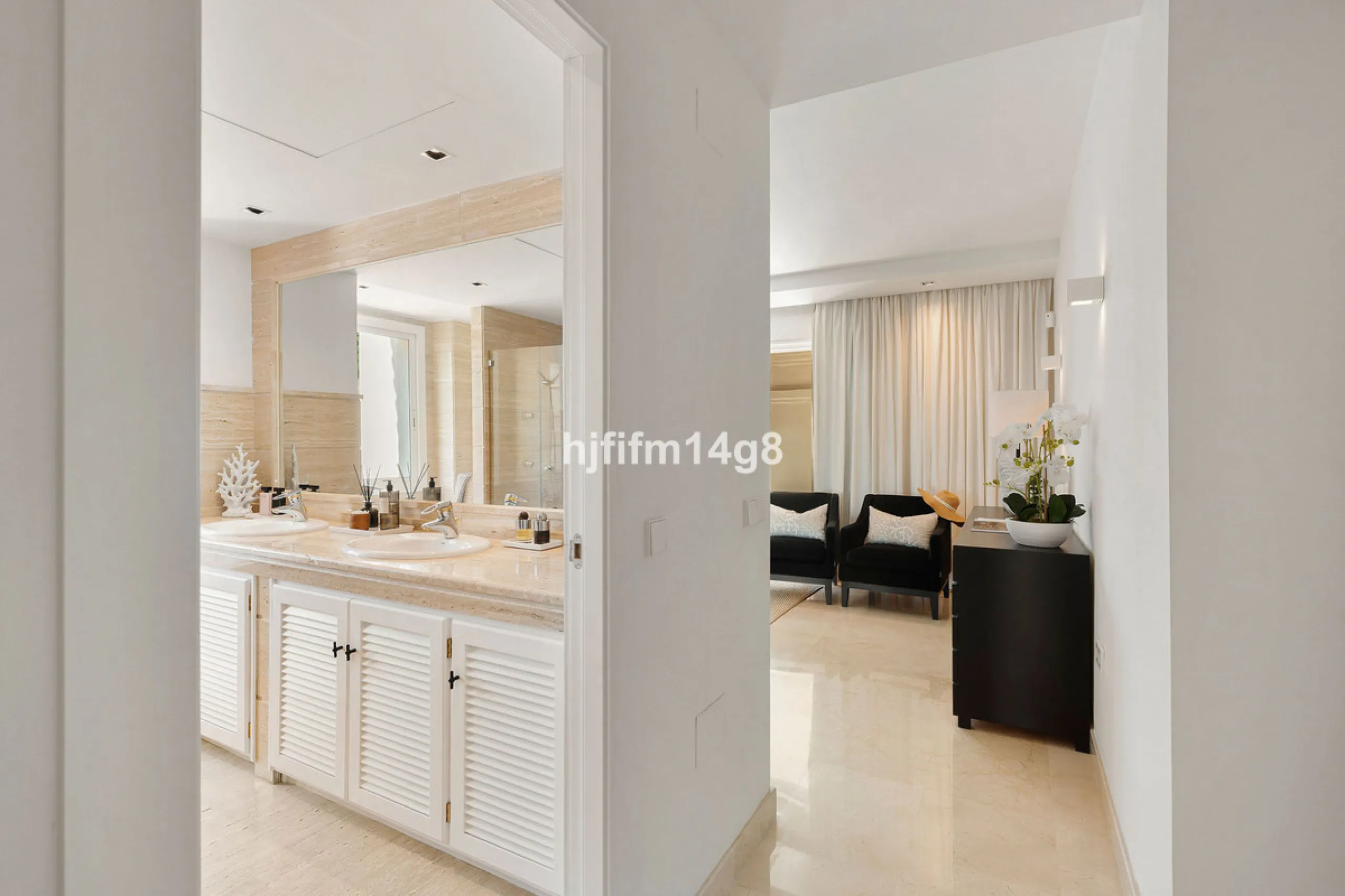 This unit is truly one of a kind. 3-bedroom apartment for sale in the prestigious Albatross Hill complex, located in the heart of Nueva Andalucía's Golf Valley. This elegant home offers the perfect blend of luxury, comfort, and convenience—ideal as a perm