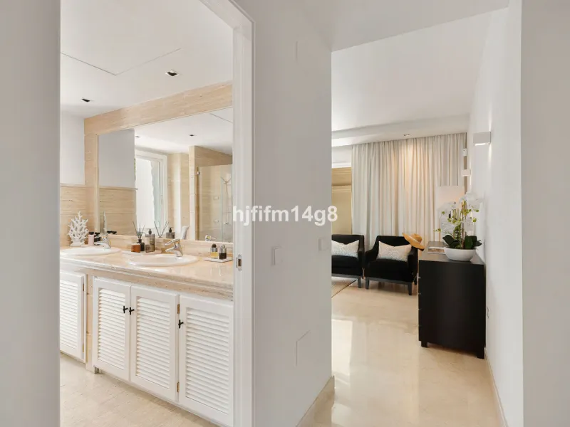 This unit is truly one of a kind. 3-bedroom apartment for sale in the prestigious Albatross Hill complex, located in the heart of Nueva Andalucía's Golf Valley. This elegant home offers the perfect blend of luxury, comfort, and convenience—ideal as a perm