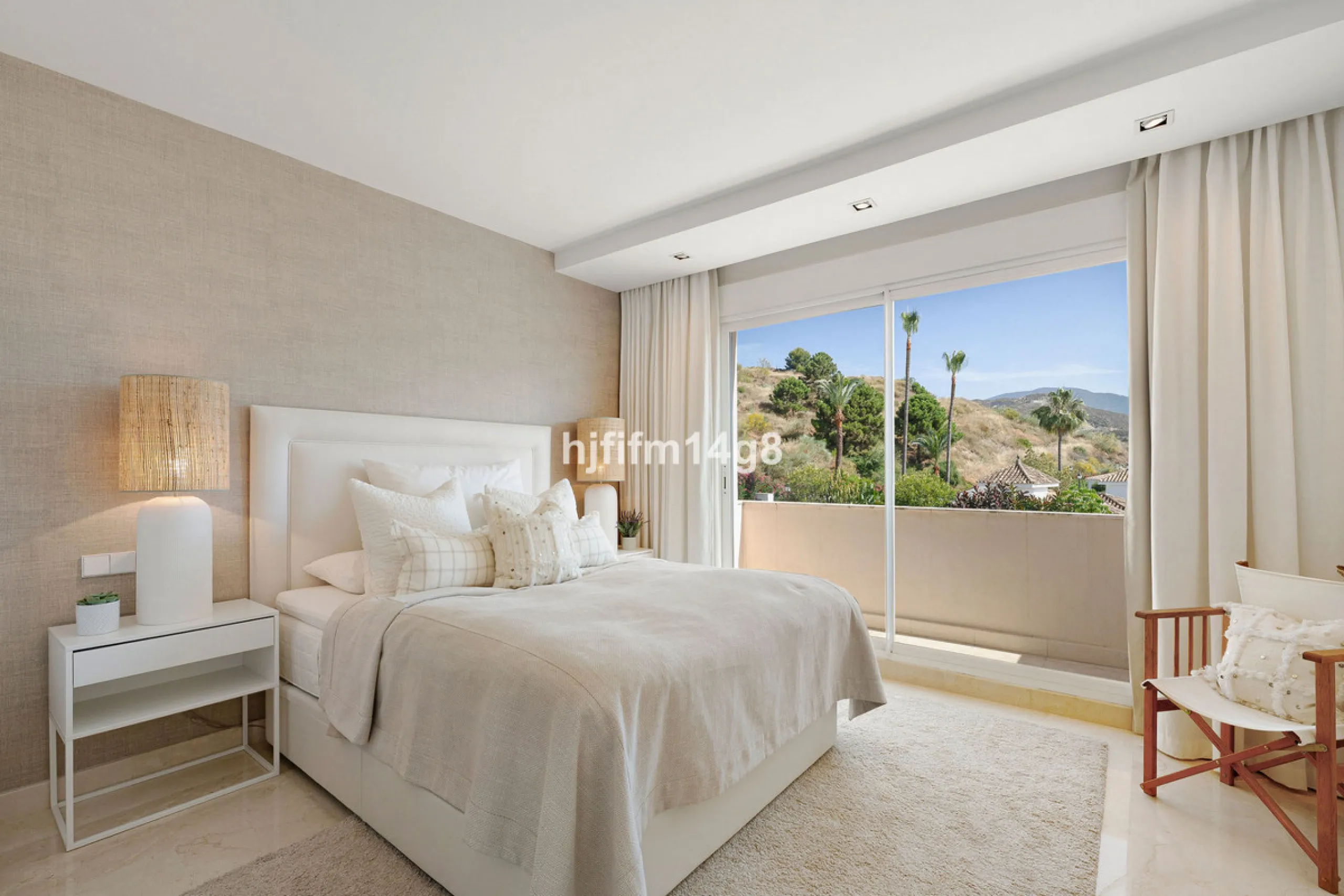 This unit is truly one of a kind. 3-bedroom apartment for sale in the prestigious Albatross Hill complex, located in the heart of Nueva Andalucía's Golf Valley. This elegant home offers the perfect blend of luxury, comfort, and convenience—ideal as a perm