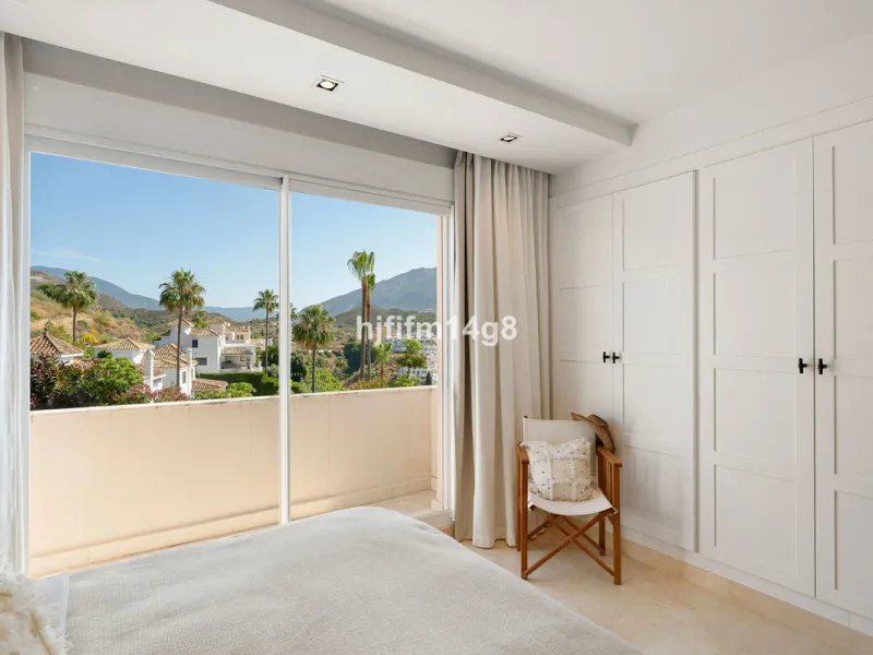 This unit is truly one of a kind. 3-bedroom apartment for sale in the prestigious Albatross Hill complex, located in the heart of Nueva Andalucía's Golf Valley. This elegant home offers the perfect blend of luxury, comfort, and convenience—ideal as a perm