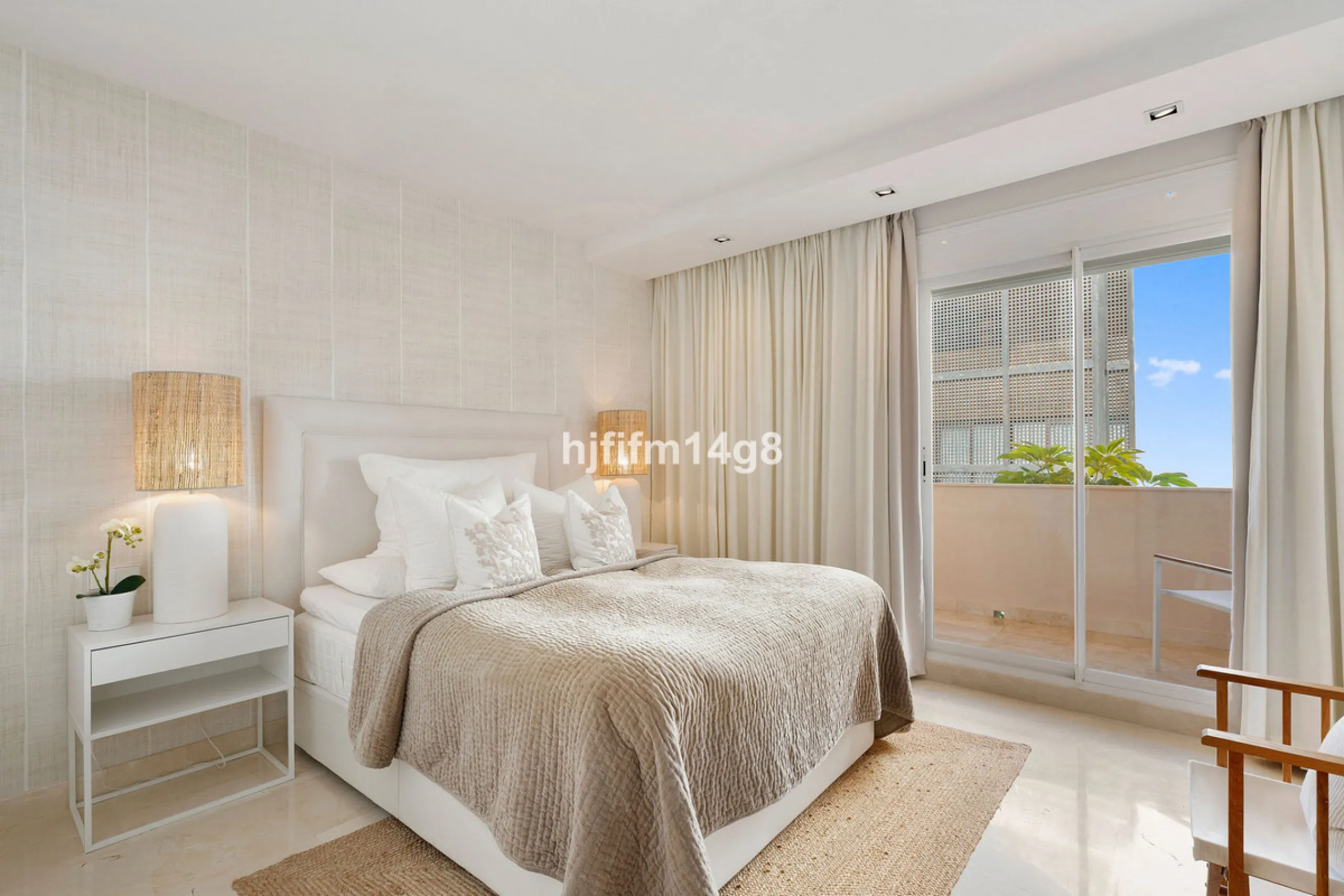 This unit is truly one of a kind. 3-bedroom apartment for sale in the prestigious Albatross Hill complex, located in the heart of Nueva Andalucía's Golf Valley. This elegant home offers the perfect blend of luxury, comfort, and convenience—ideal as a perm