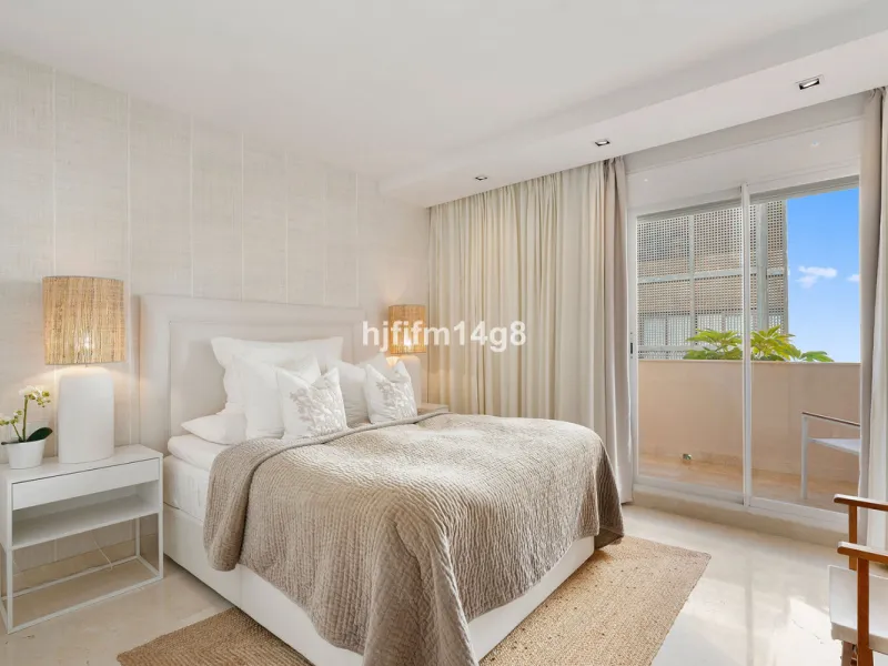 This unit is truly one of a kind. 3-bedroom apartment for sale in the prestigious Albatross Hill complex, located in the heart of Nueva Andalucía's Golf Valley. This elegant home offers the perfect blend of luxury, comfort, and convenience—ideal as a perm