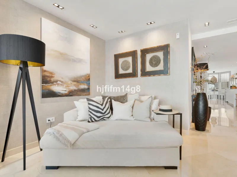 This unit is truly one of a kind. 3-bedroom apartment for sale in the prestigious Albatross Hill complex, located in the heart of Nueva Andalucía's Golf Valley. This elegant home offers the perfect blend of luxury, comfort, and convenience—ideal as a perm