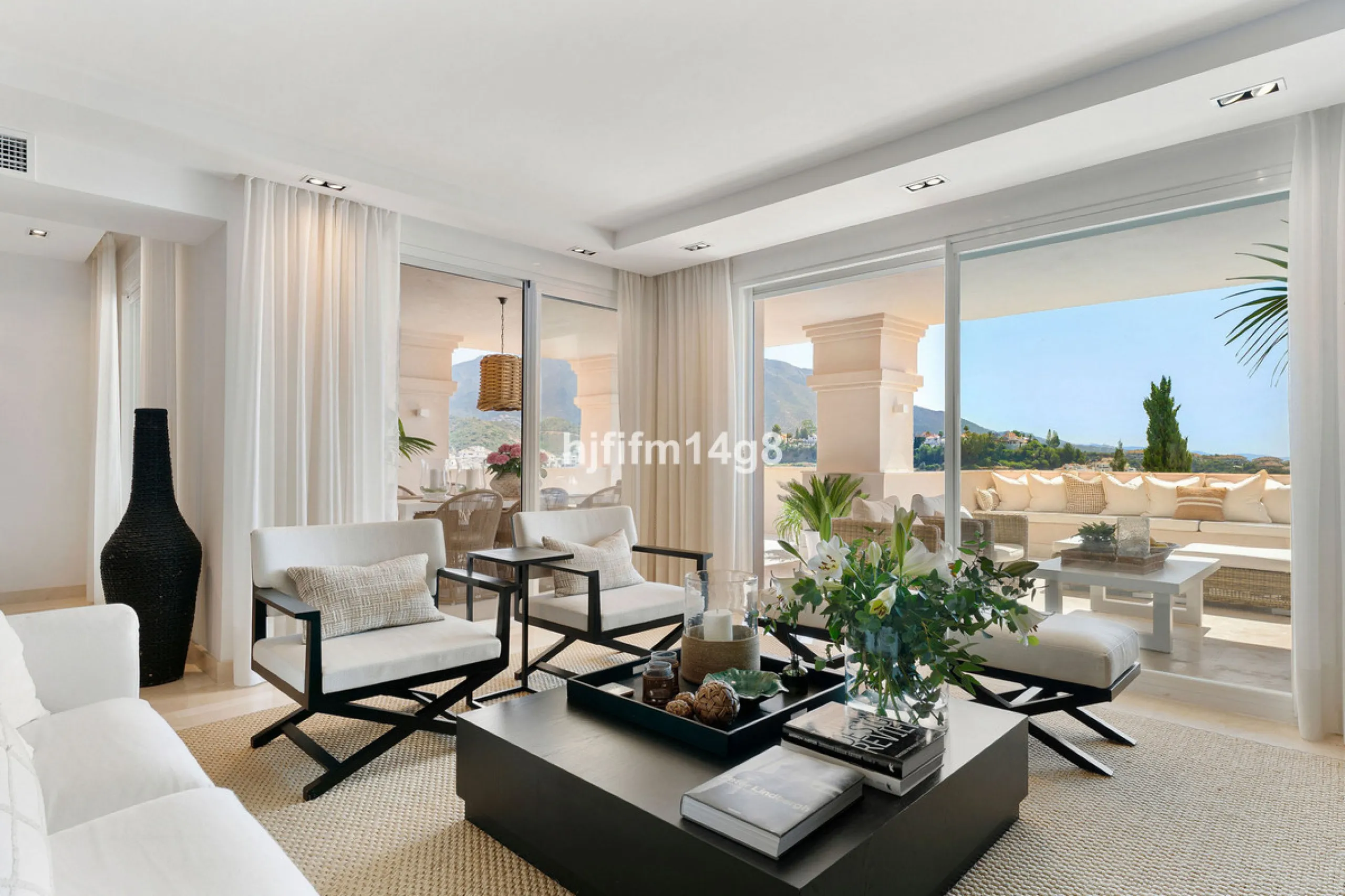 This unit is truly one of a kind. 3-bedroom apartment for sale in the prestigious Albatross Hill complex, located in the heart of Nueva Andalucía's Golf Valley. This elegant home offers the perfect blend of luxury, comfort, and convenience—ideal as a perm
