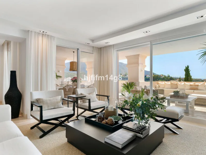 This unit is truly one of a kind. 3-bedroom apartment for sale in the prestigious Albatross Hill complex, located in the heart of Nueva Andalucía's Golf Valley. This elegant home offers the perfect blend of luxury, comfort, and convenience—ideal as a perm