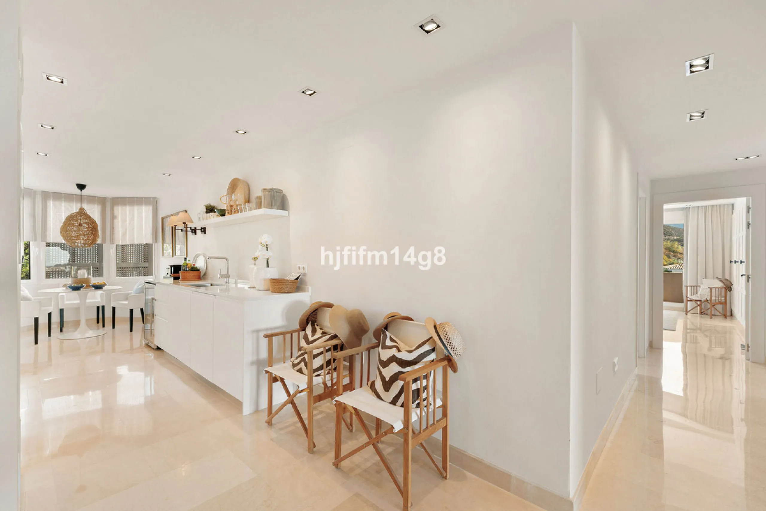 This unit is truly one of a kind. 3-bedroom apartment for sale in the prestigious Albatross Hill complex, located in the heart of Nueva Andalucía's Golf Valley. This elegant home offers the perfect blend of luxury, comfort, and convenience—ideal as a perm