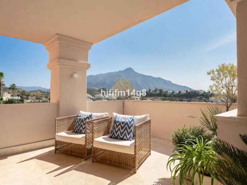 This unit is truly one of a kind. 3-bedroom apartment for sale in the prestigious Albatross Hill complex, located in the heart of Nueva Andalucía's Golf Valley. This elegant home offers the perfect blend of luxury, comfort, and convenience—ideal as a perm