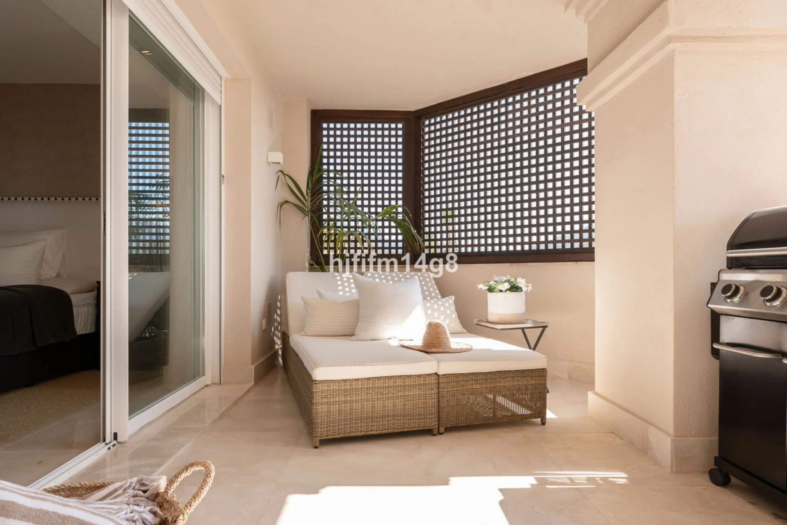 This unit is truly one of a kind. 3-bedroom apartment for sale in the prestigious Albatross Hill complex, located in the heart of Nueva Andalucía's Golf Valley. This elegant home offers the perfect blend of luxury, comfort, and convenience—ideal as a perm