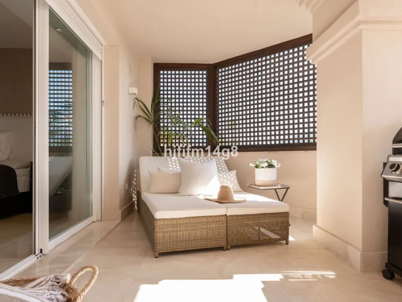 This unit is truly one of a kind. 3-bedroom apartment for sale in the prestigious Albatross Hill complex, located in the heart of Nueva Andalucía's Golf Valley. This elegant home offers the perfect blend of luxury, comfort, and convenience—ideal as a perm