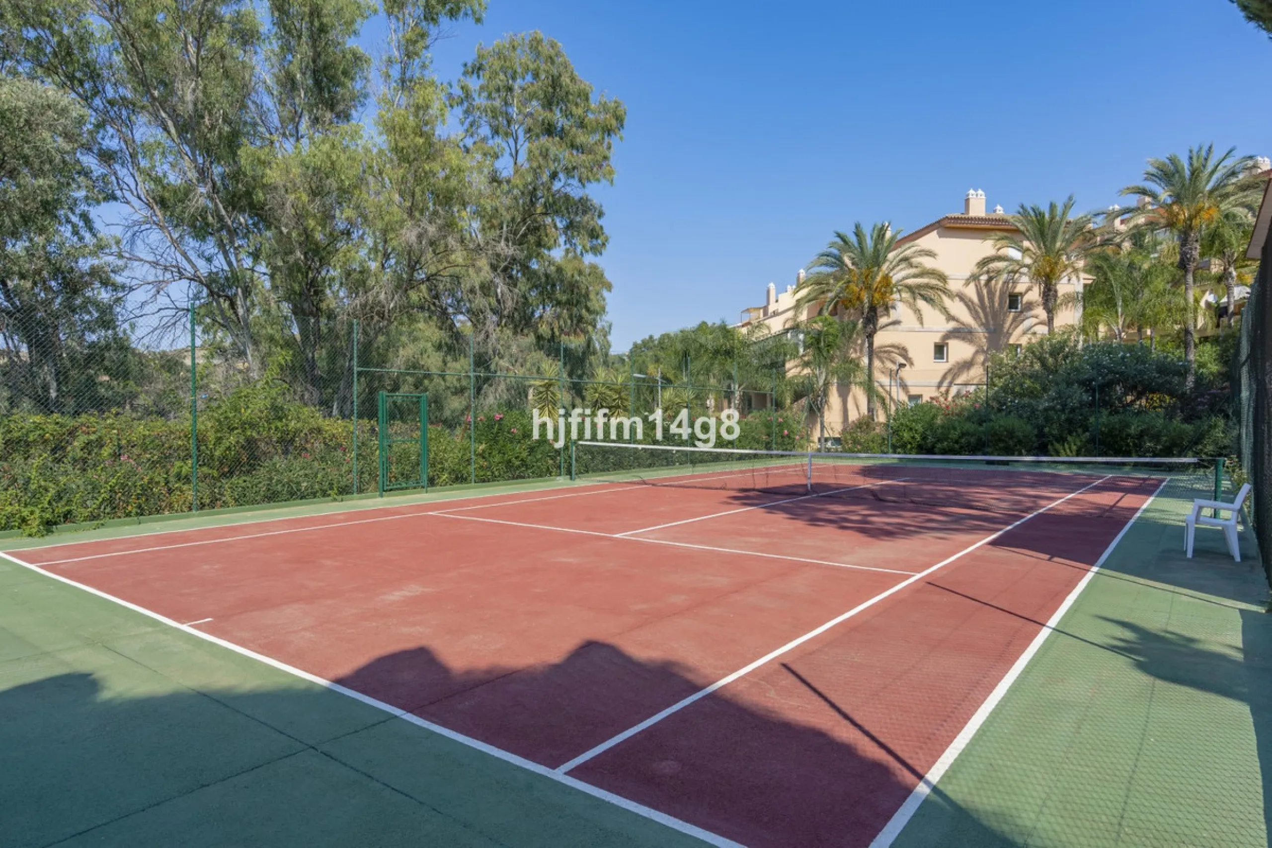 This unit is truly one of a kind. 3-bedroom apartment for sale in the prestigious Albatross Hill complex, located in the heart of Nueva Andalucía's Golf Valley. This elegant home offers the perfect blend of luxury, comfort, and convenience—ideal as a perm