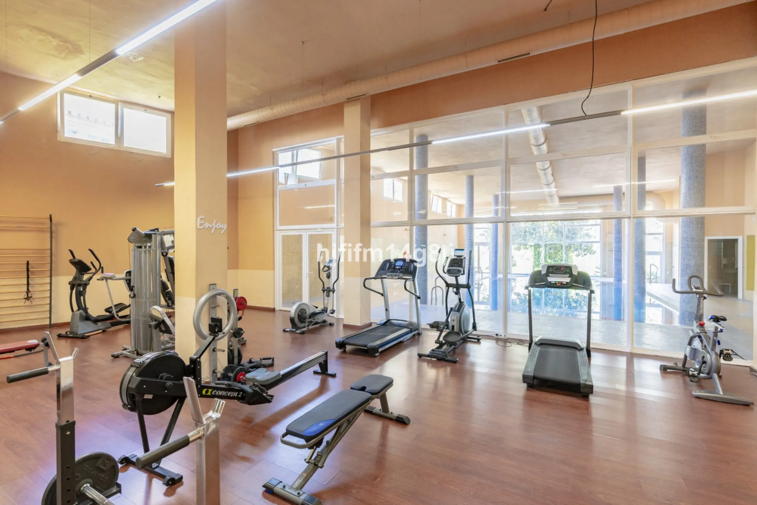 This unit is truly one of a kind. 3-bedroom apartment for sale in the prestigious Albatross Hill complex, located in the heart of Nueva Andalucía's Golf Valley. This elegant home offers the perfect blend of luxury, comfort, and convenience—ideal as a perm