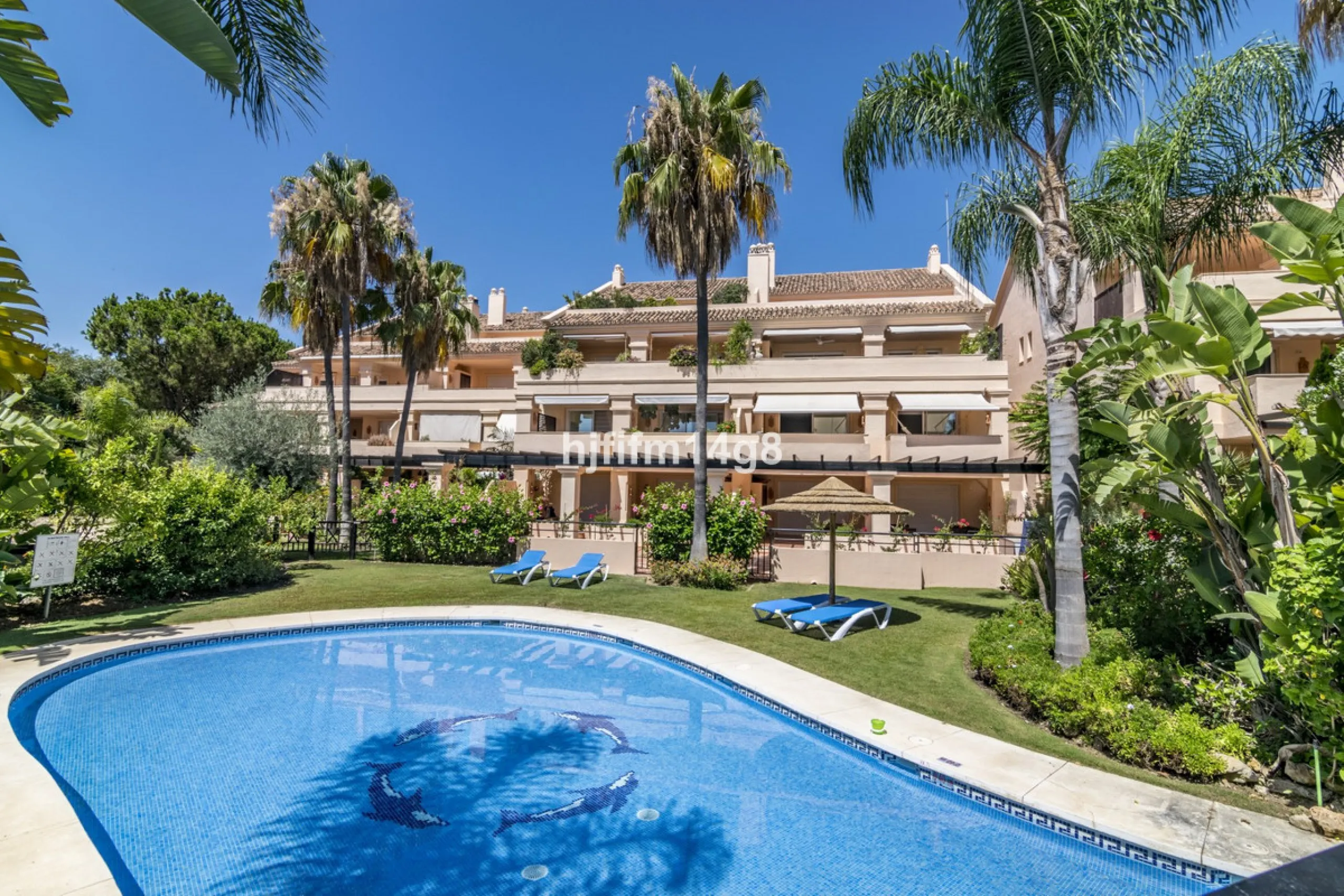 This unit is truly one of a kind. 3-bedroom apartment for sale in the prestigious Albatross Hill complex, located in the heart of Nueva Andalucía's Golf Valley. This elegant home offers the perfect blend of luxury, comfort, and convenience—ideal as a perm