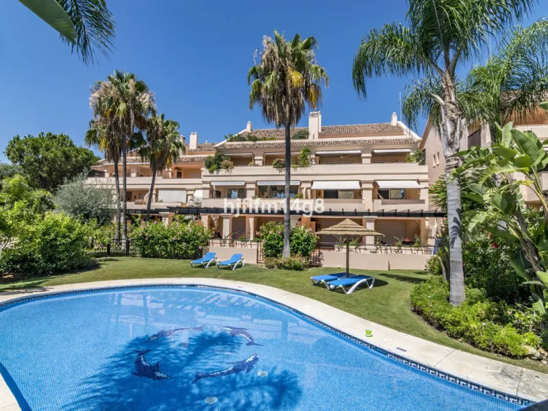 This unit is truly one of a kind. 3-bedroom apartment for sale in the prestigious Albatross Hill complex, located in the heart of Nueva Andalucía's Golf Valley. This elegant home offers the perfect blend of luxury, comfort, and convenience—ideal as a perm