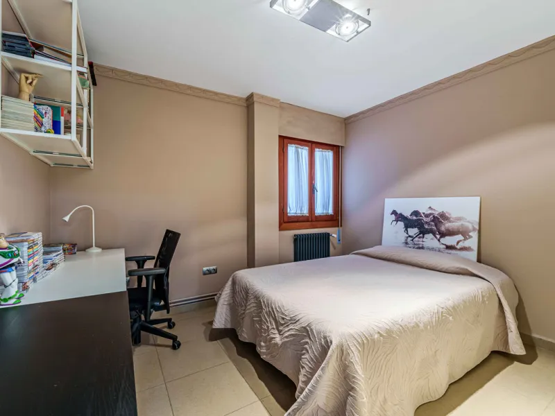 This generously proportioned, newly renovated residence is perfectly positioned in the heart of Malaga's historic centre. Located on the second floor of a five-storey building with an elevator, the property benefits from a desirable west-facing orientatio