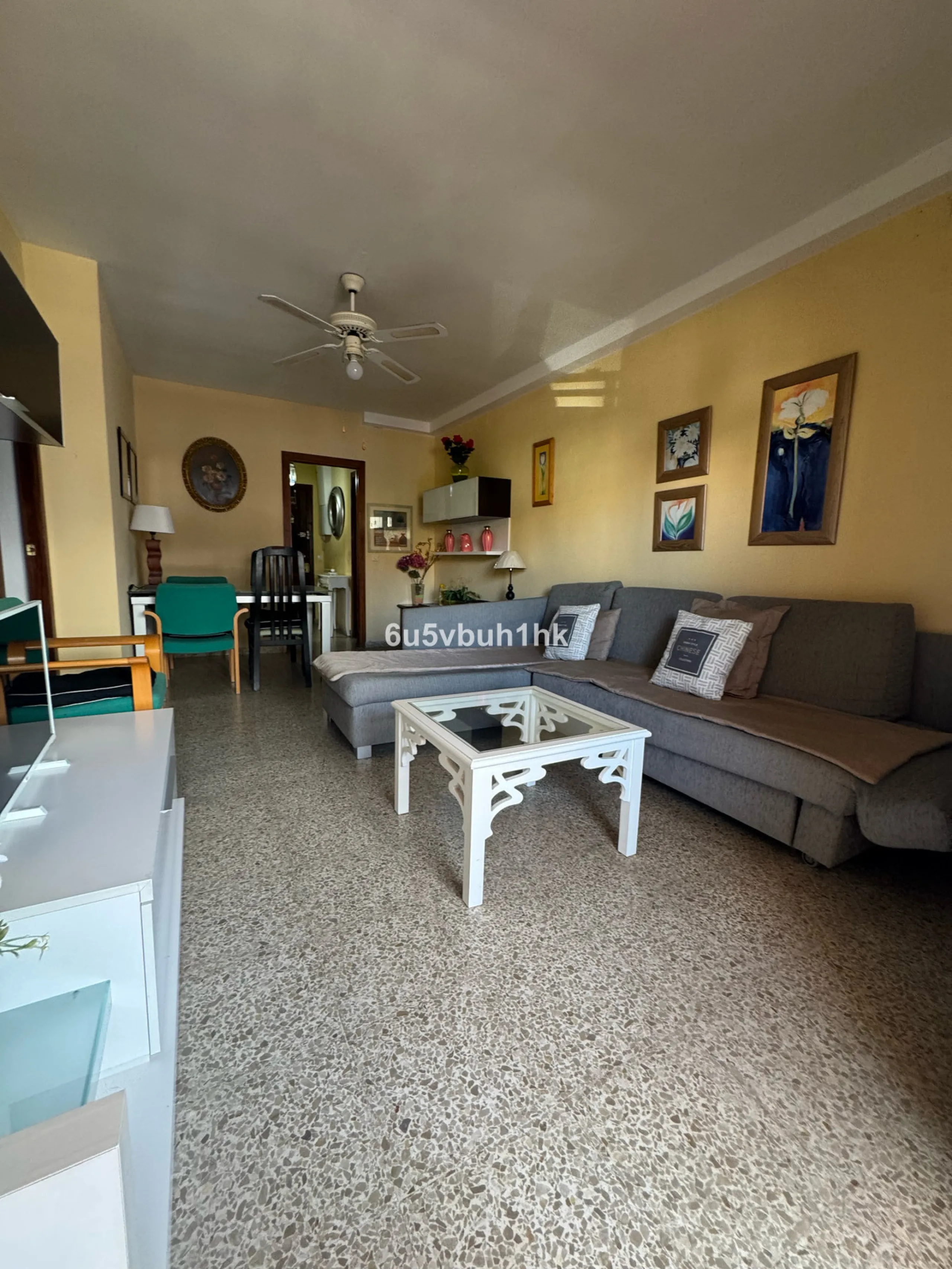 This bright and spacious apartment is a fantastic opportunity to live or invest in one of the most sought-after areas of Fuengirola. Ideally located just 50 meters from the beach, it offers both comfort and convenience in a prime coastal setting.