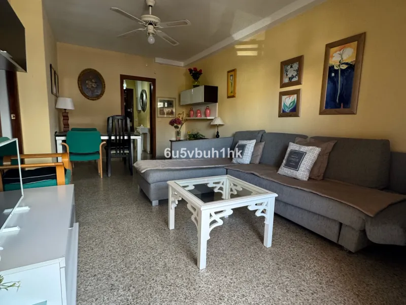 This bright and spacious apartment is a fantastic opportunity to live or invest in one of the most sought-after areas of Fuengirola. Ideally located just 50 meters from the beach, it offers both comfort and convenience in a prime coastal setting.