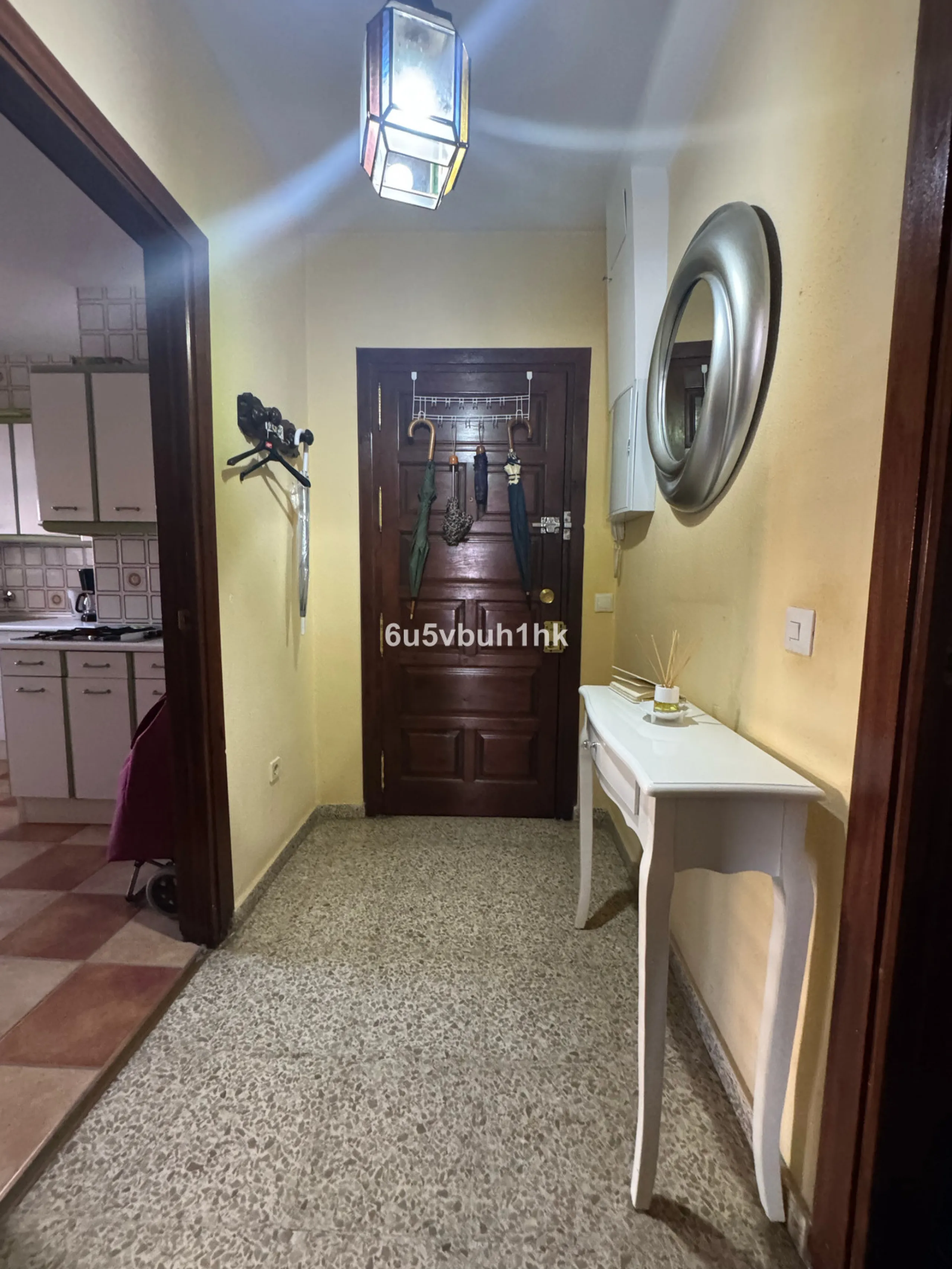 This bright and spacious apartment is a fantastic opportunity to live or invest in one of the most sought-after areas of Fuengirola. Ideally located just 50 meters from the beach, it offers both comfort and convenience in a prime coastal setting.