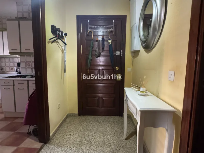 This bright and spacious apartment is a fantastic opportunity to live or invest in one of the most sought-after areas of Fuengirola. Ideally located just 50 meters from the beach, it offers both comfort and convenience in a prime coastal setting.