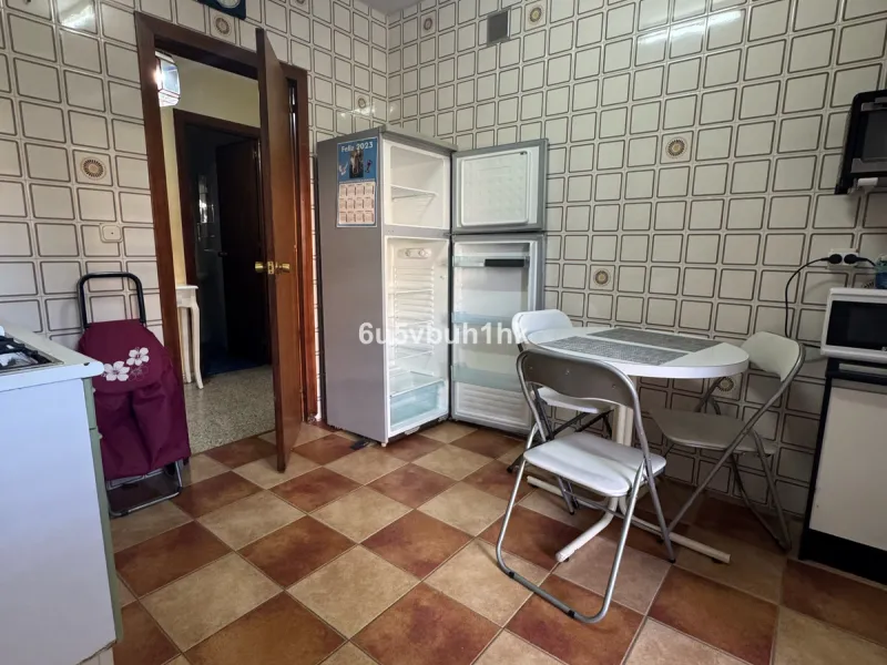This bright and spacious apartment is a fantastic opportunity to live or invest in one of the most sought-after areas of Fuengirola. Ideally located just 50 meters from the beach, it offers both comfort and convenience in a prime coastal setting.