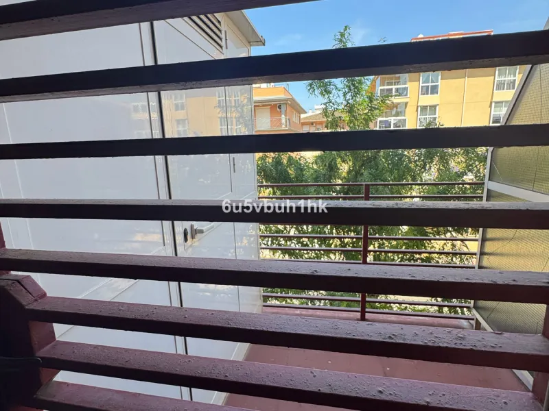 This bright and spacious apartment is a fantastic opportunity to live or invest in one of the most sought-after areas of Fuengirola. Ideally located just 50 meters from the beach, it offers both comfort and convenience in a prime coastal setting.
