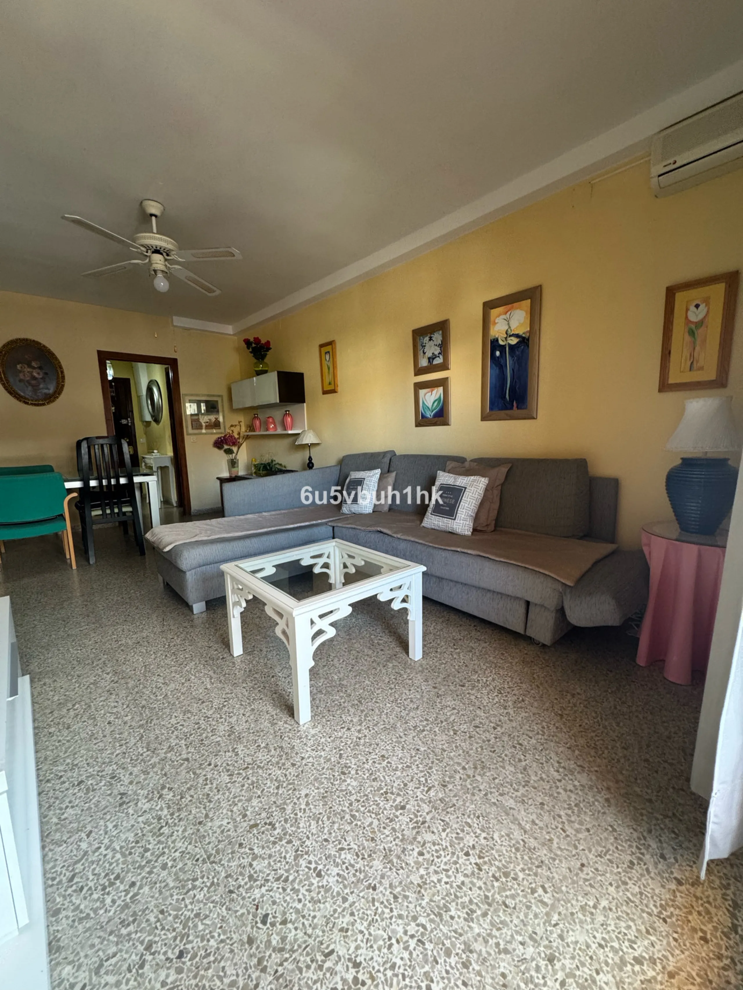 This bright and spacious apartment is a fantastic opportunity to live or invest in one of the most sought-after areas of Fuengirola. Ideally located just 50 meters from the beach, it offers both comfort and convenience in a prime coastal setting.
