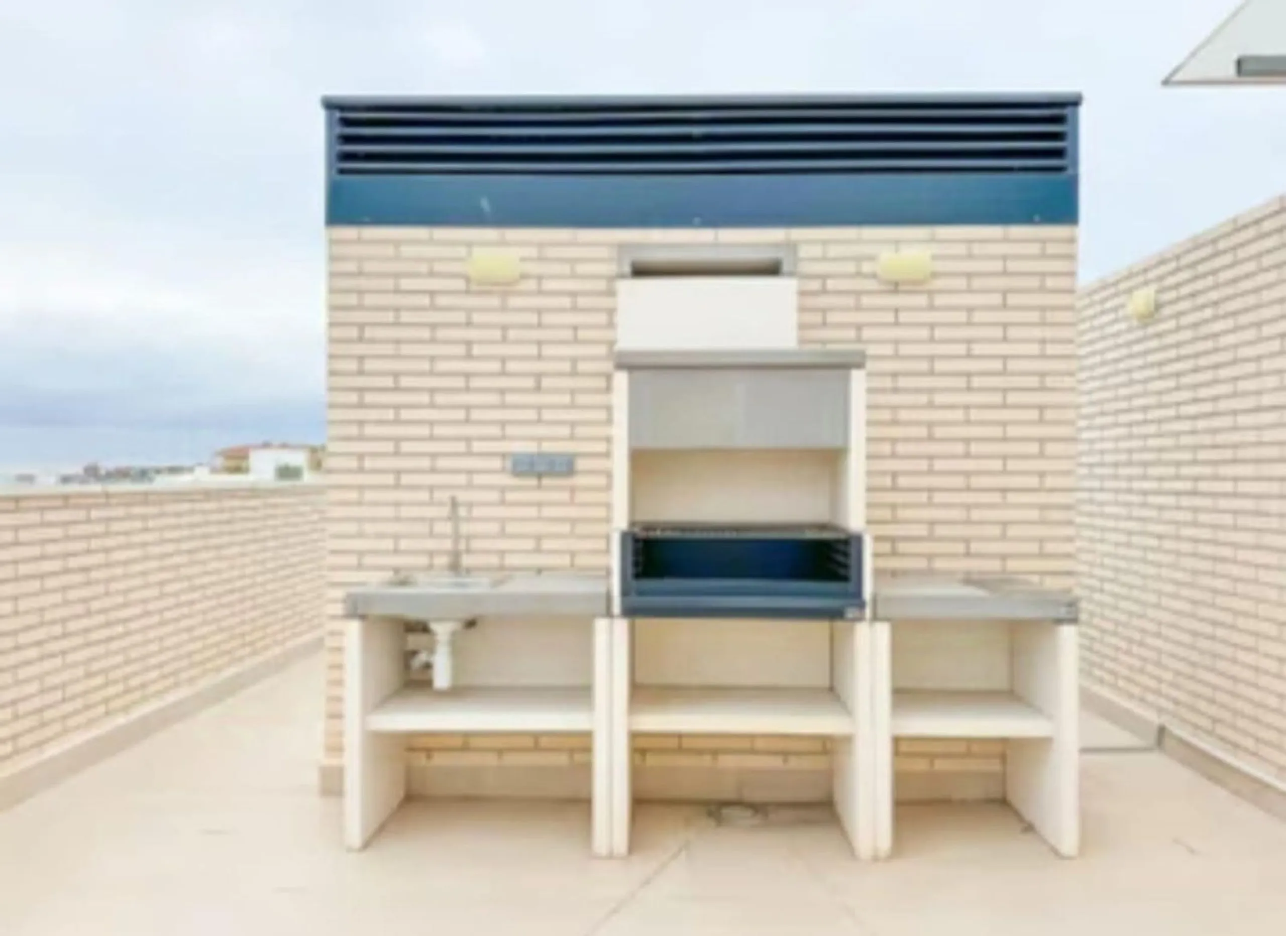 Modern and exclusive penthouse with sea views in La Pineda, Tarragona