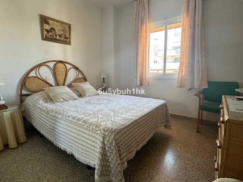 This bright and spacious apartment is a fantastic opportunity to live or invest in one of the most sought-after areas of Fuengirola. Ideally located just 50 meters from the beach, it offers both comfort and convenience in a prime coastal setting.