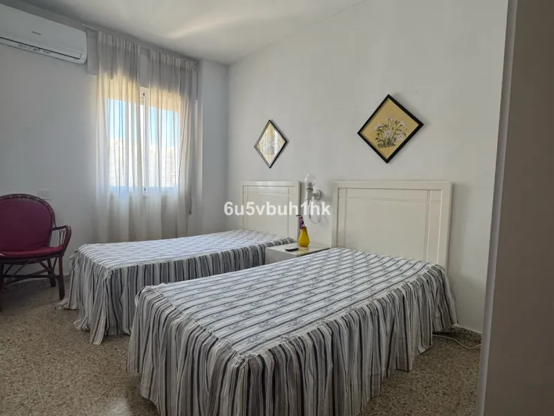 This bright and spacious apartment is a fantastic opportunity to live or invest in one of the most sought-after areas of Fuengirola. Ideally located just 50 meters from the beach, it offers both comfort and convenience in a prime coastal setting.