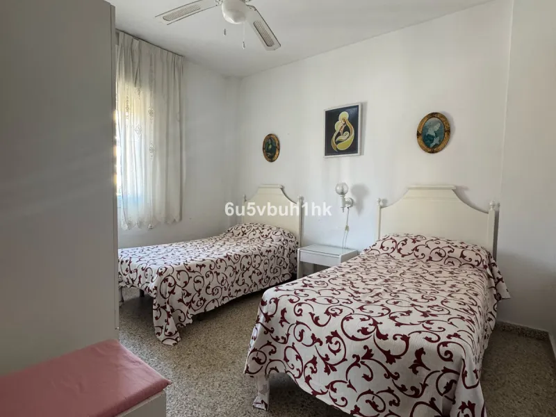 This bright and spacious apartment is a fantastic opportunity to live or invest in one of the most sought-after areas of Fuengirola. Ideally located just 50 meters from the beach, it offers both comfort and convenience in a prime coastal setting.