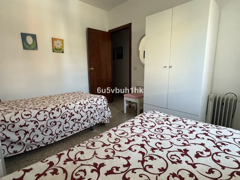 This bright and spacious apartment is a fantastic opportunity to live or invest in one of the most sought-after areas of Fuengirola. Ideally located just 50 meters from the beach, it offers both comfort and convenience in a prime coastal setting.