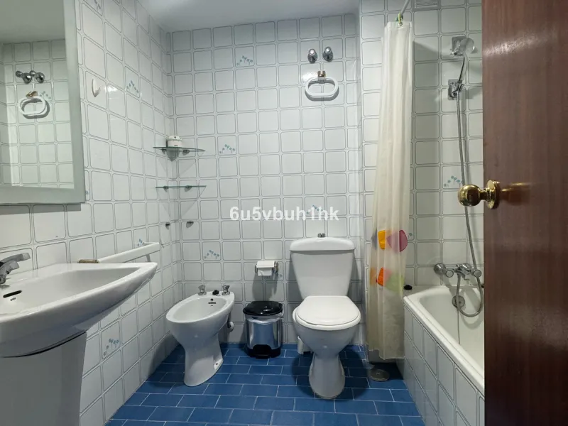 This bright and spacious apartment is a fantastic opportunity to live or invest in one of the most sought-after areas of Fuengirola. Ideally located just 50 meters from the beach, it offers both comfort and convenience in a prime coastal setting.