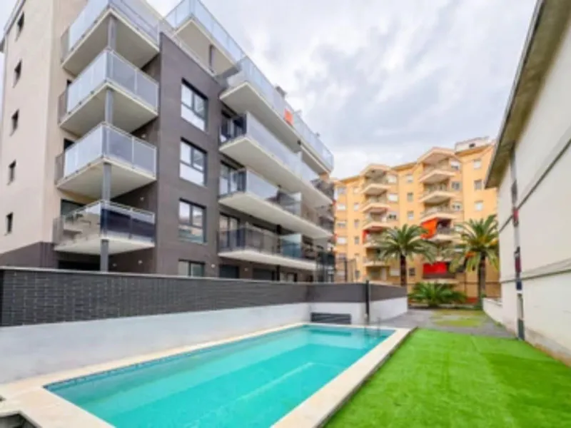 Modern and exclusive penthouse with sea views in La Pineda, Tarragona