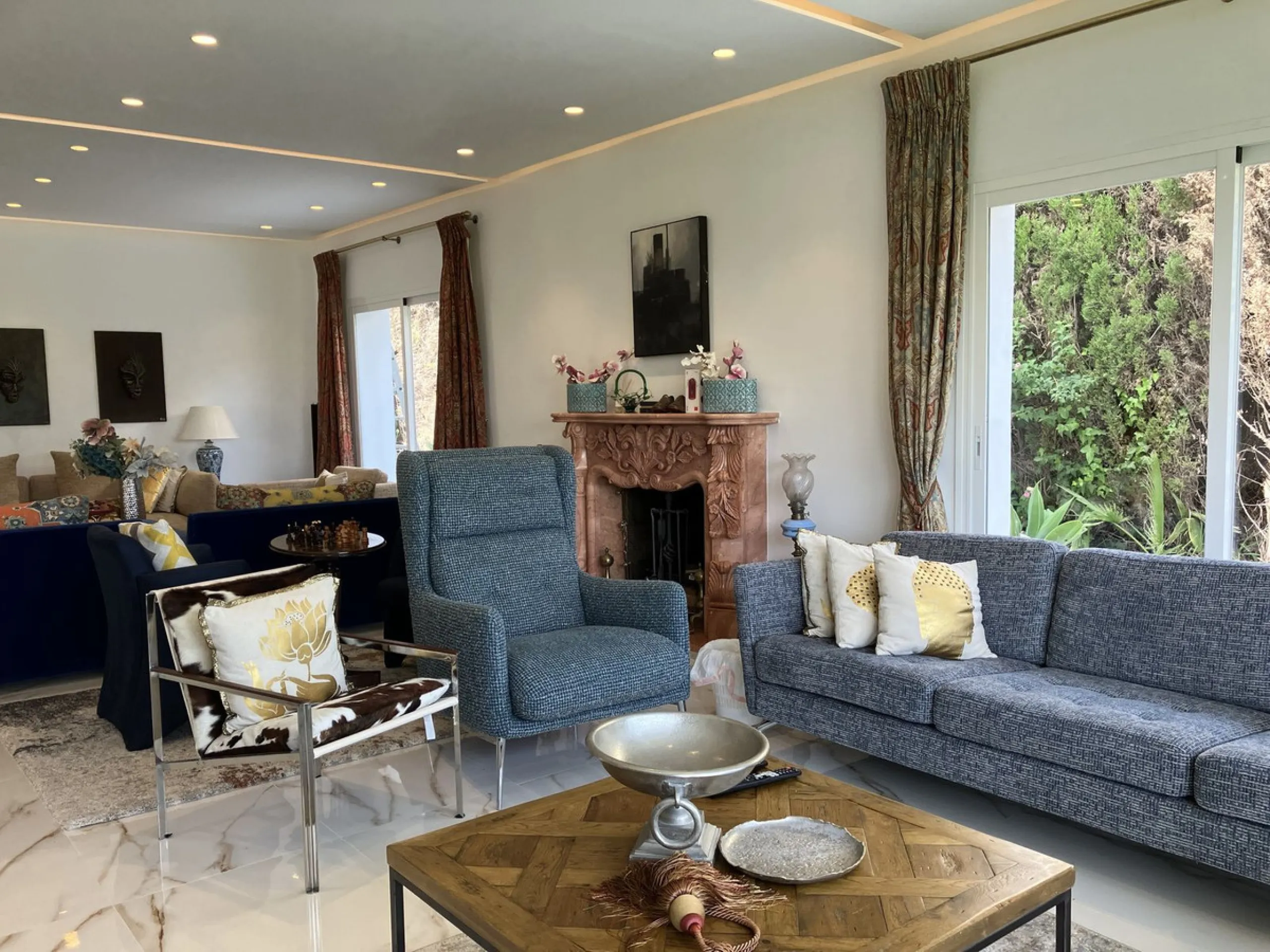 Amazing dettache Villa in Puerto Banus area, a few steps away  from the beach, resataurants, bars, night clubs, beach clubs, shopping center and all amenities. This lovely property it was recently renovated and fully furnished.