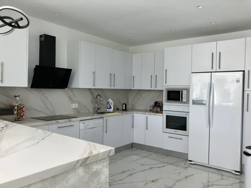 Amazing dettache Villa in Puerto Banus area, a few steps away  from the beach, resataurants, bars, night clubs, beach clubs, shopping center and all amenities. This lovely property it was recently renovated and fully furnished.