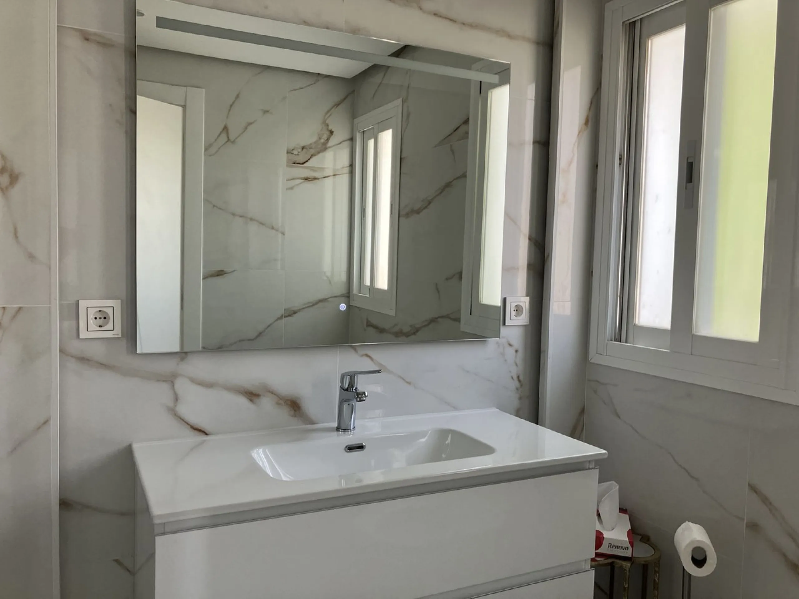 Amazing dettache Villa in Puerto Banus area, a few steps away  from the beach, resataurants, bars, night clubs, beach clubs, shopping center and all amenities. This lovely property it was recently renovated and fully furnished.