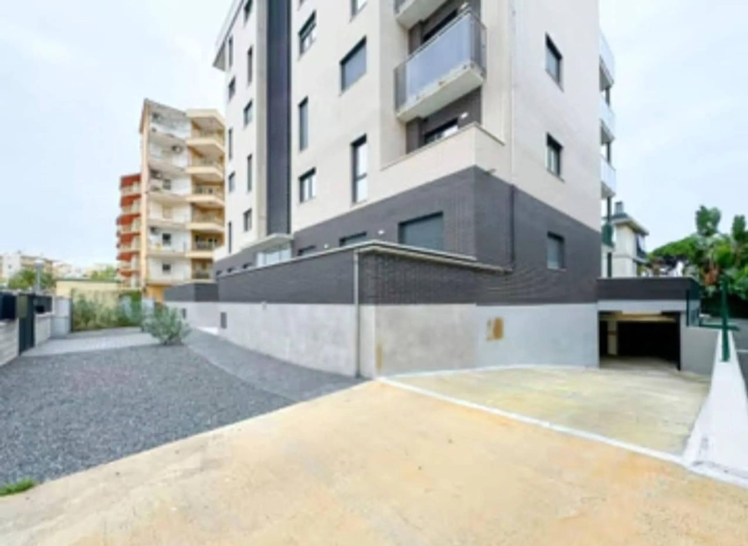 Modern and exclusive penthouse with sea views in La Pineda, Tarragona