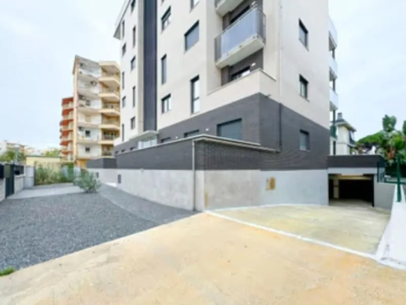 Modern and exclusive penthouse with sea views in La Pineda, Tarragona