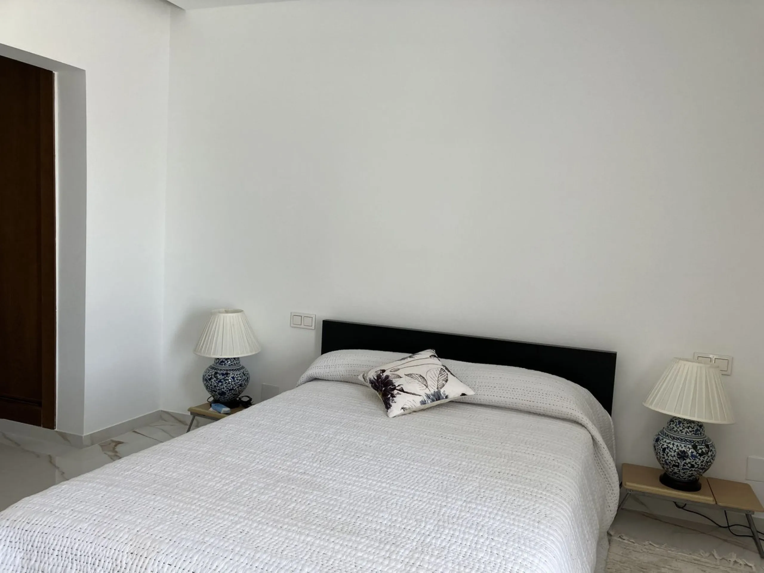 Amazing dettache Villa in Puerto Banus area, a few steps away  from the beach, resataurants, bars, night clubs, beach clubs, shopping center and all amenities. This lovely property it was recently renovated and fully furnished.