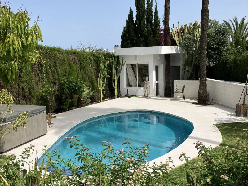 Amazing dettache Villa in Puerto Banus area, a few steps away  from the beach, resataurants, bars, night clubs, beach clubs, shopping center and all amenities. This lovely property it was recently renovated and fully furnished.