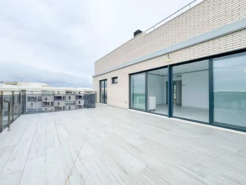 Modern and exclusive penthouse with sea views in La Pineda, Tarragona