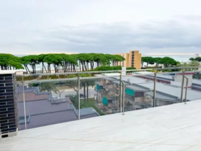 Modern and exclusive penthouse with sea views in La Pineda, Tarragona