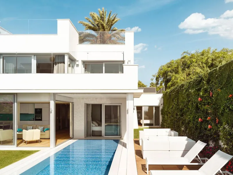 Zeitgenössische Villa nahe dem Meer in Puente Romano an Marbellas Goldener Meile