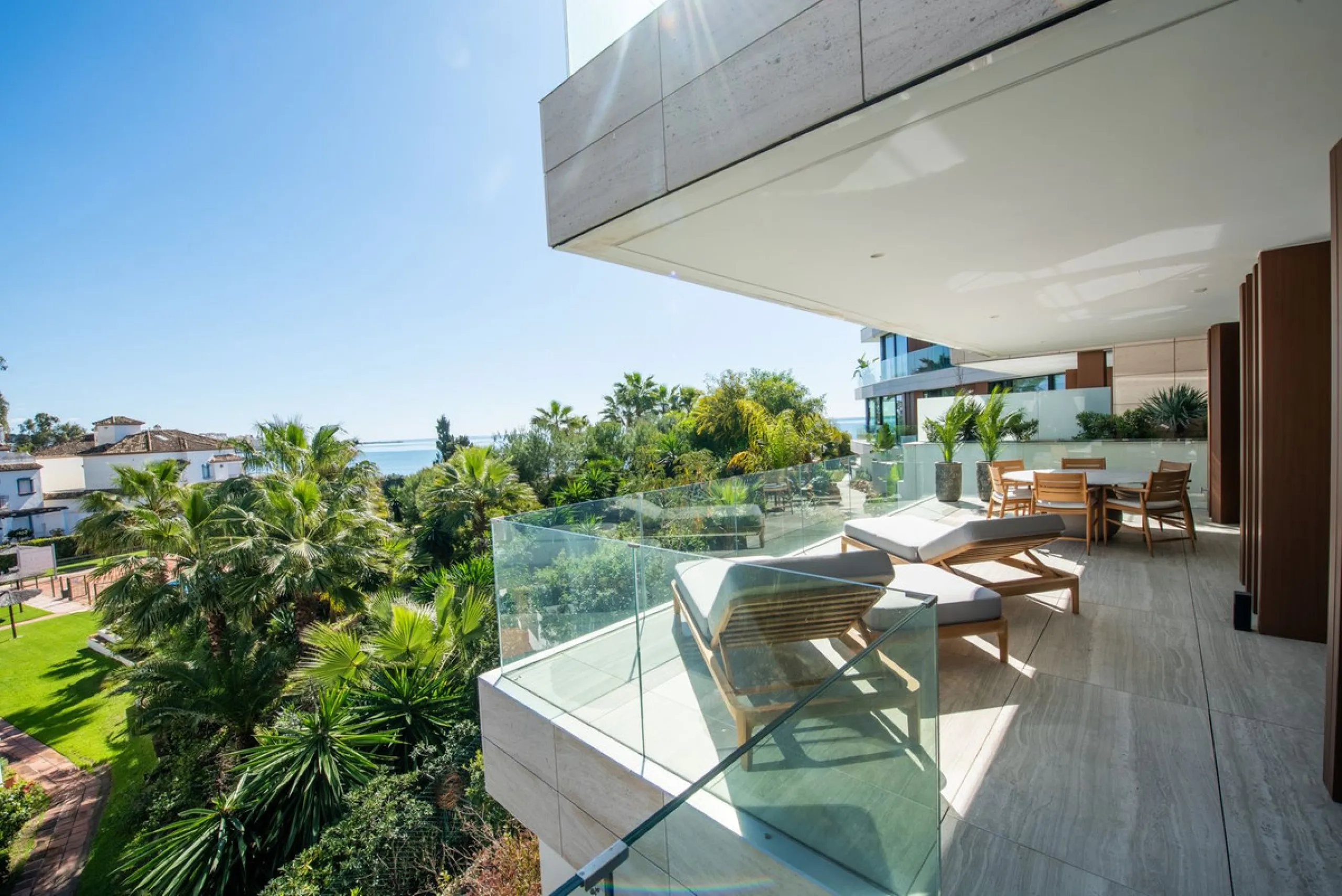 **Luxury Beachfront Apartment in Estepona**
