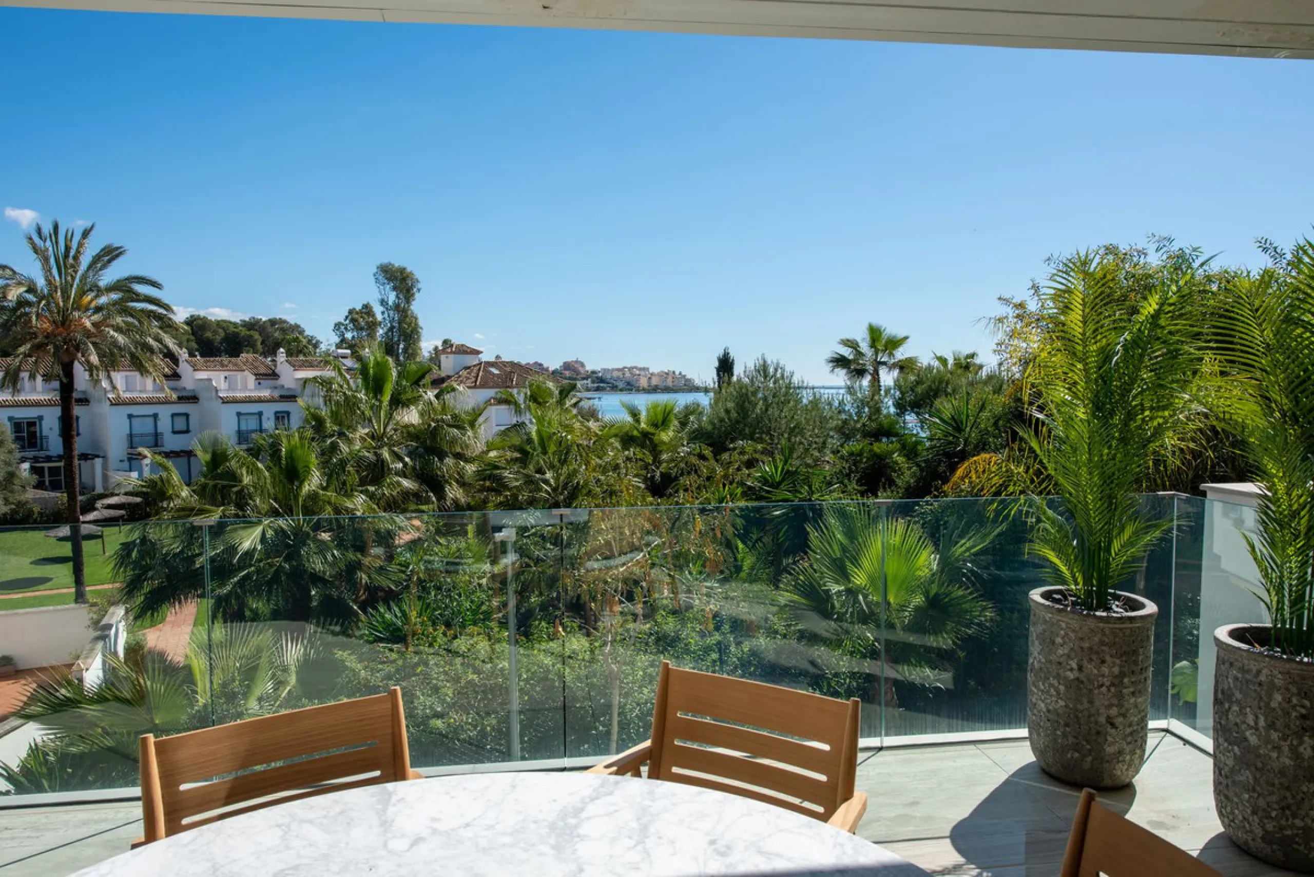 **Luxury Beachfront Apartment in Estepona**