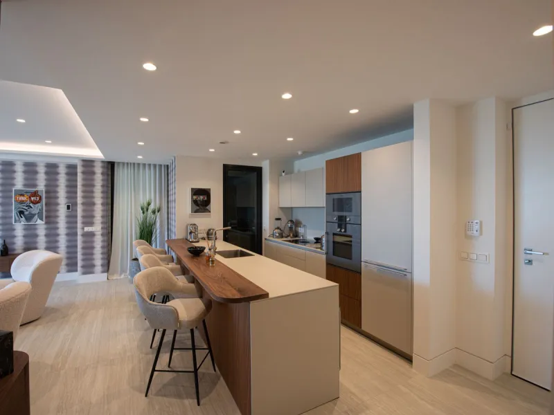 **Luxury Beachfront Apartment in Estepona**