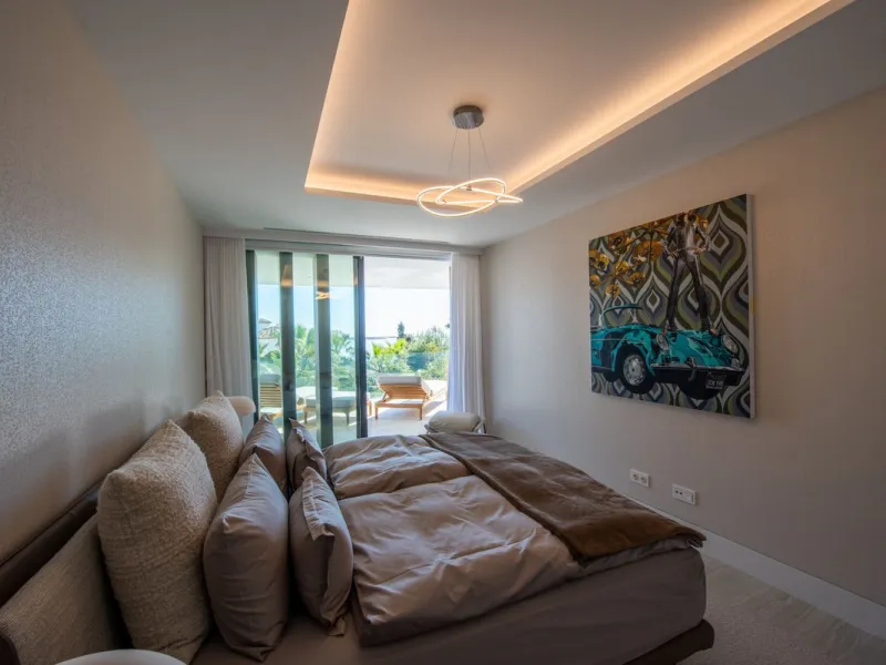 **Luxury Beachfront Apartment in Estepona**