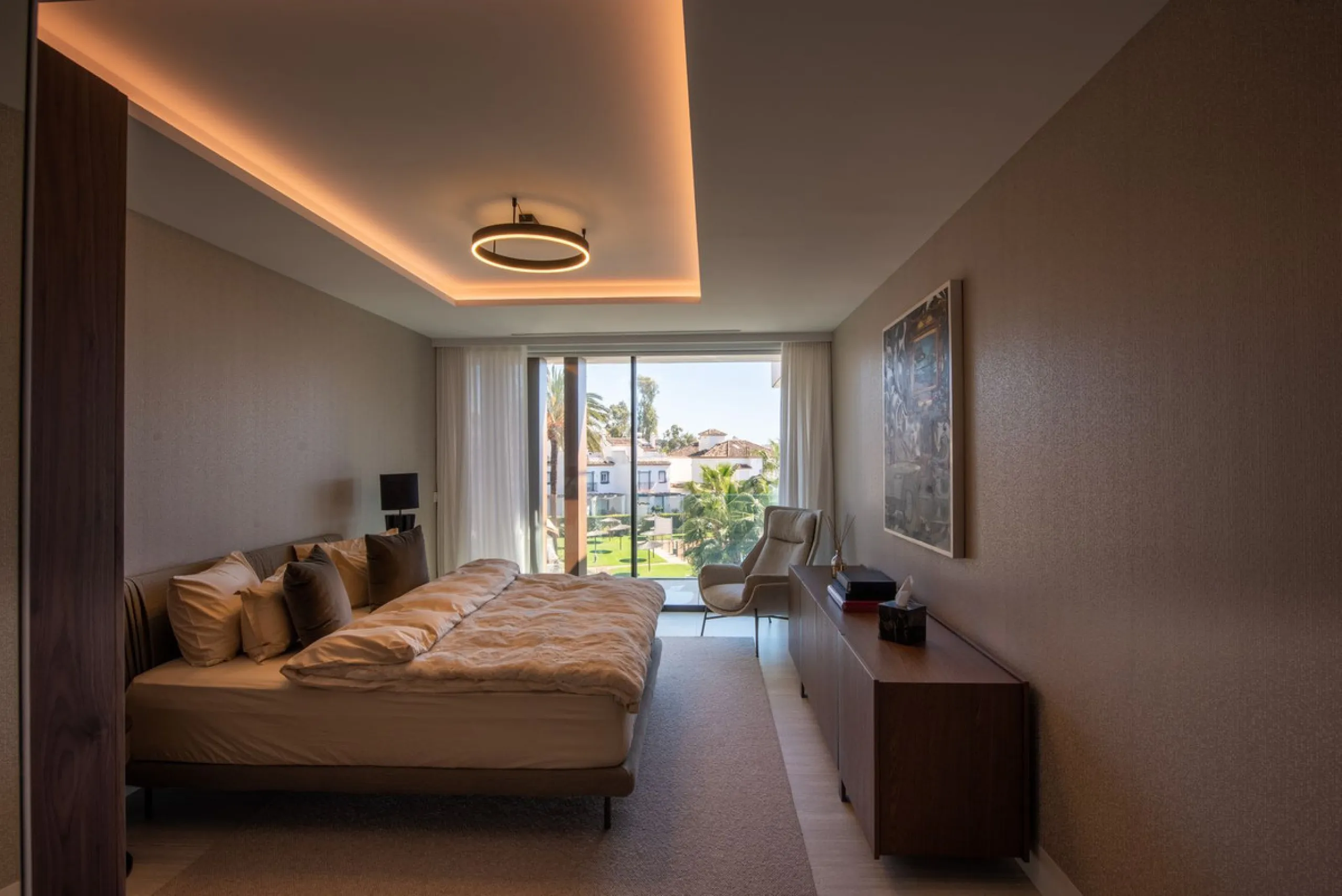 **Luxury Beachfront Apartment in Estepona**