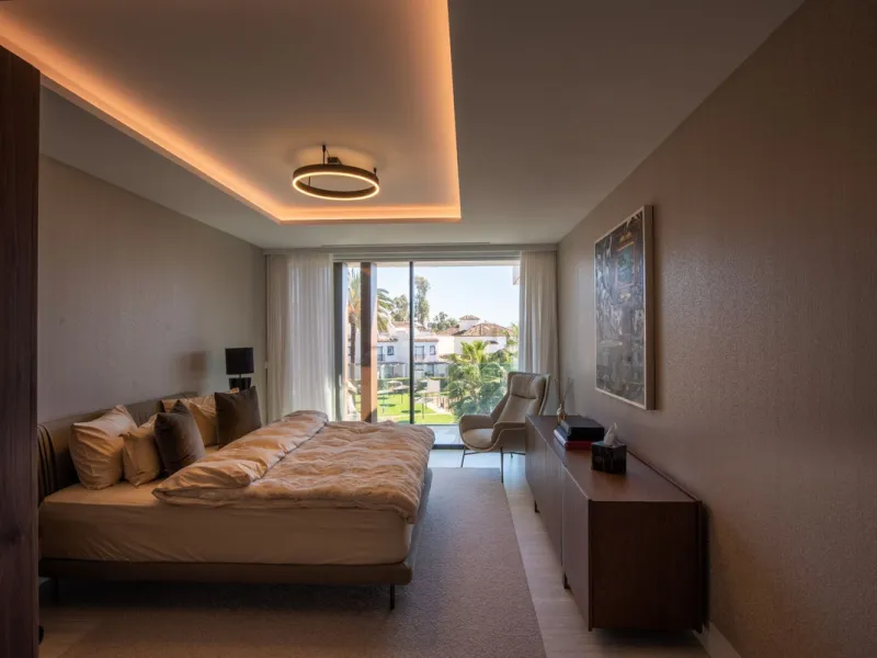 **Luxury Beachfront Apartment in Estepona**