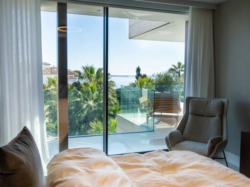 **Luxury Beachfront Apartment in Estepona**