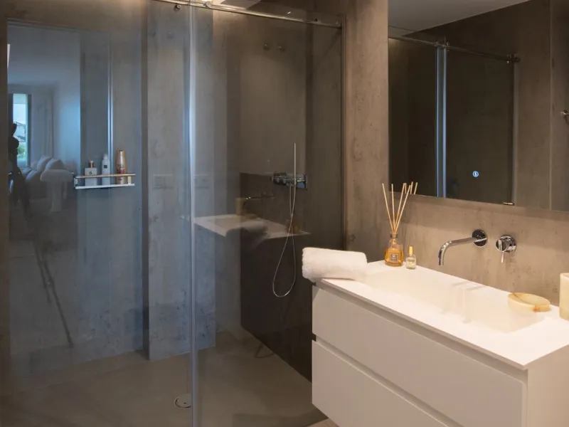 **Luxury Beachfront Apartment in Estepona**
